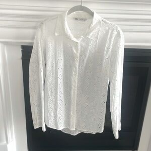 Beautiful Zara buttoned shirt. Worn twice.